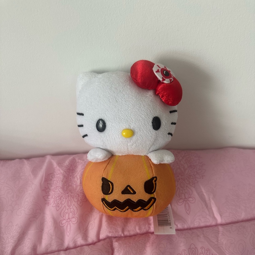 HELLO KITTY HALLOWEEN PLUSHIE